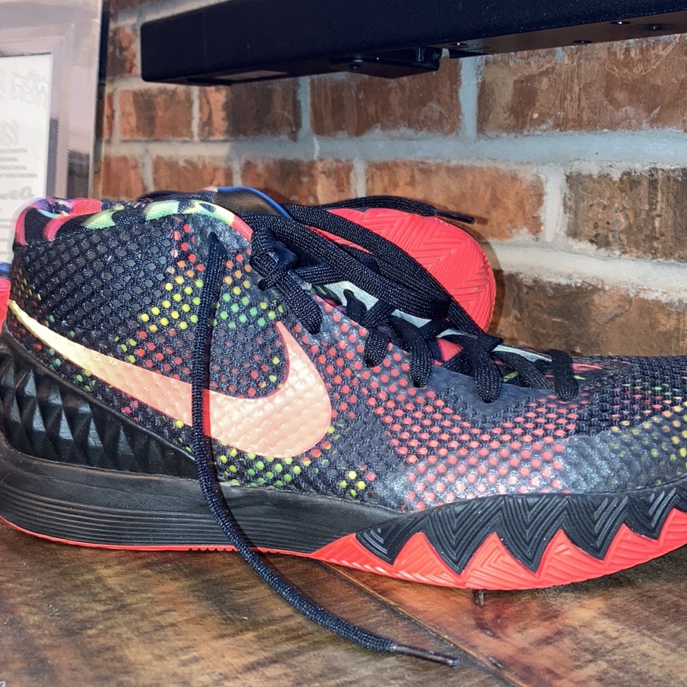Kylie 1 Nike Sneakers - Original - size 10.5 NEVER WORN - Picture 7 of 8